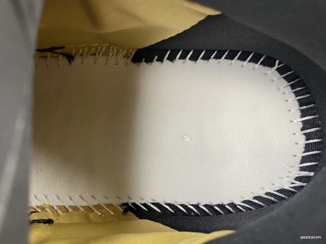 Boost Flux' MNVN GZ0717 'Honey 700 Yeezy 0917